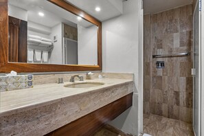 Luxury Apartment | Bathroom | Combined shower/bathtub, hair dryer, towels, soap - Velas Resort Access Beachfront 3BR Condo (Puerto Vallarta)