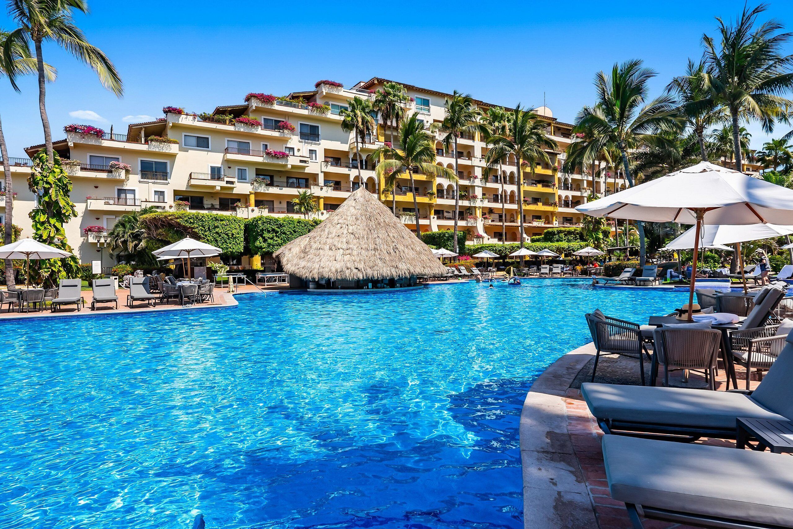 Luxury Apartment | Pool | 2 outdoor pools