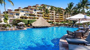 Luxury Apartment | Pool | 2 outdoor pools