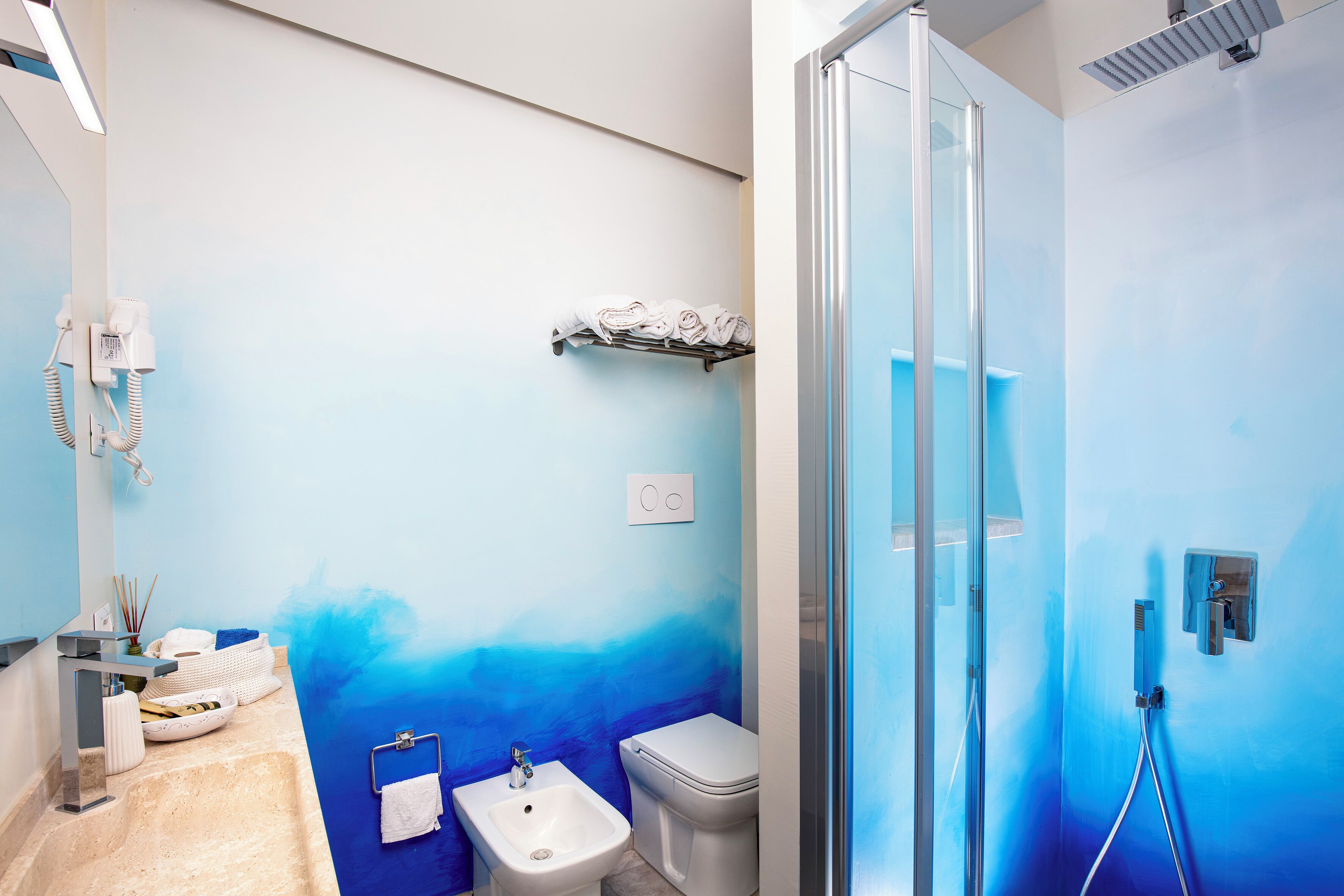Superior Room, Ocean View | Bilik Mandi | Pancuran mandi, pengering rambut, tuala disediakan 