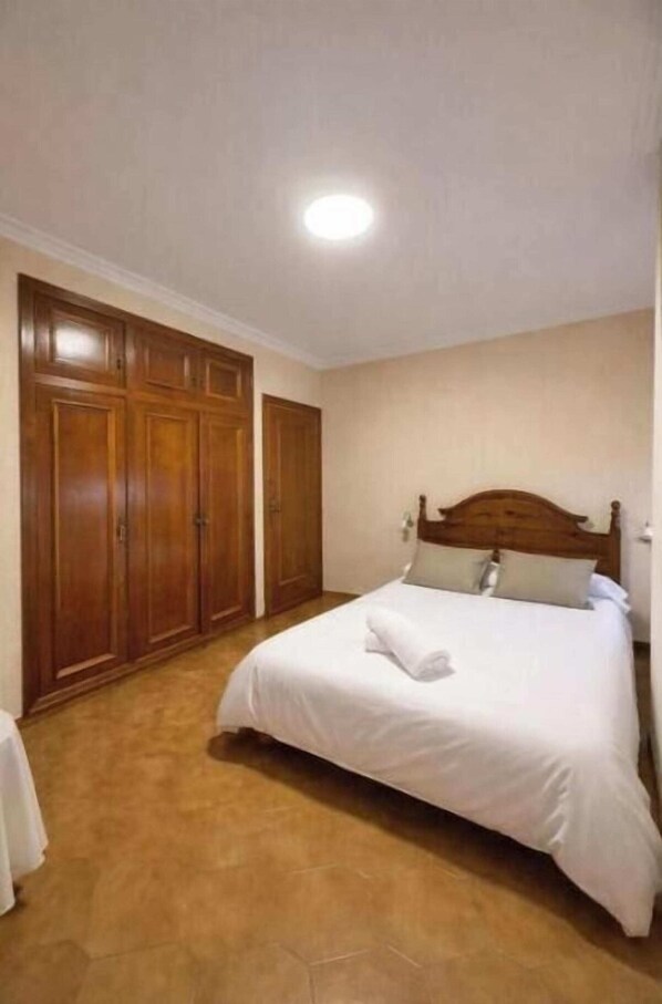 8 bedrooms, free WiFi