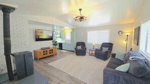 Smart TV, fireplace