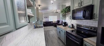 Large Home, Sleeps 13, Hot Tub, Starlink, Air Conditioning