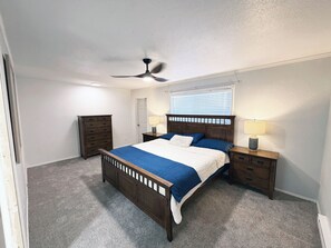 5 bedrooms, desk, iron/ironing board, WiFi