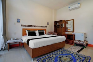 Bed sheets - Townhouse Oak near RSUD Dr. Zainoel Abi (Banda Aceh)