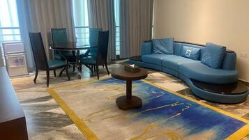 Executive-Suite, Balkon, Meerblick | Innenbereich