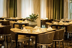 Dining - THE GROVE ESSIPONG BEACH RESORT (Sekondi-Takoradi)