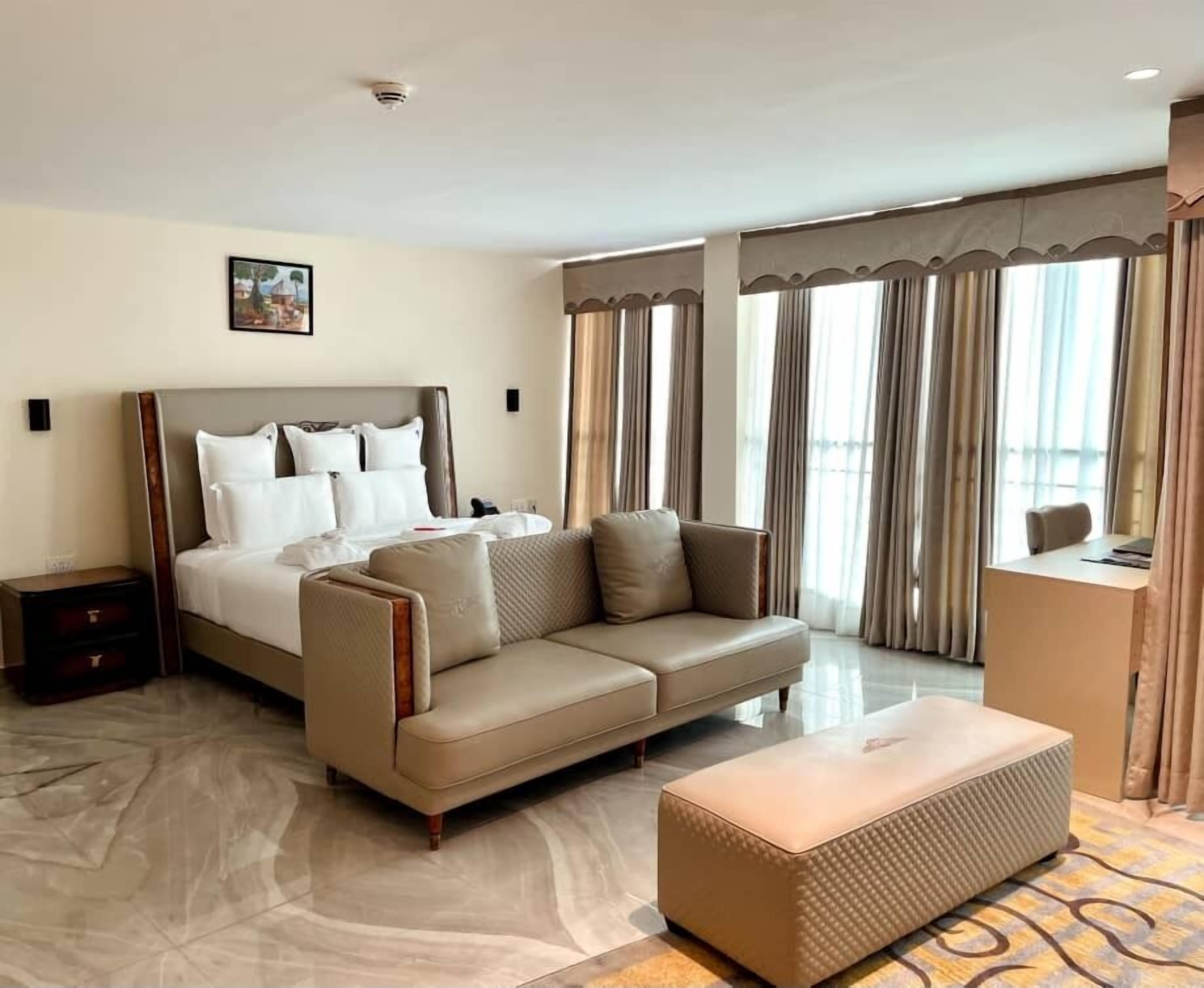 Suite Deluxe, balcón, vista a la alberca | Ropa de cama de alta calidad, edredón y artículos del minibar gratis 