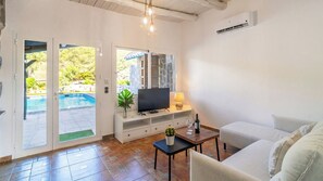Living area - El Chiringuito Guaro by Ruralidays (Málaga)