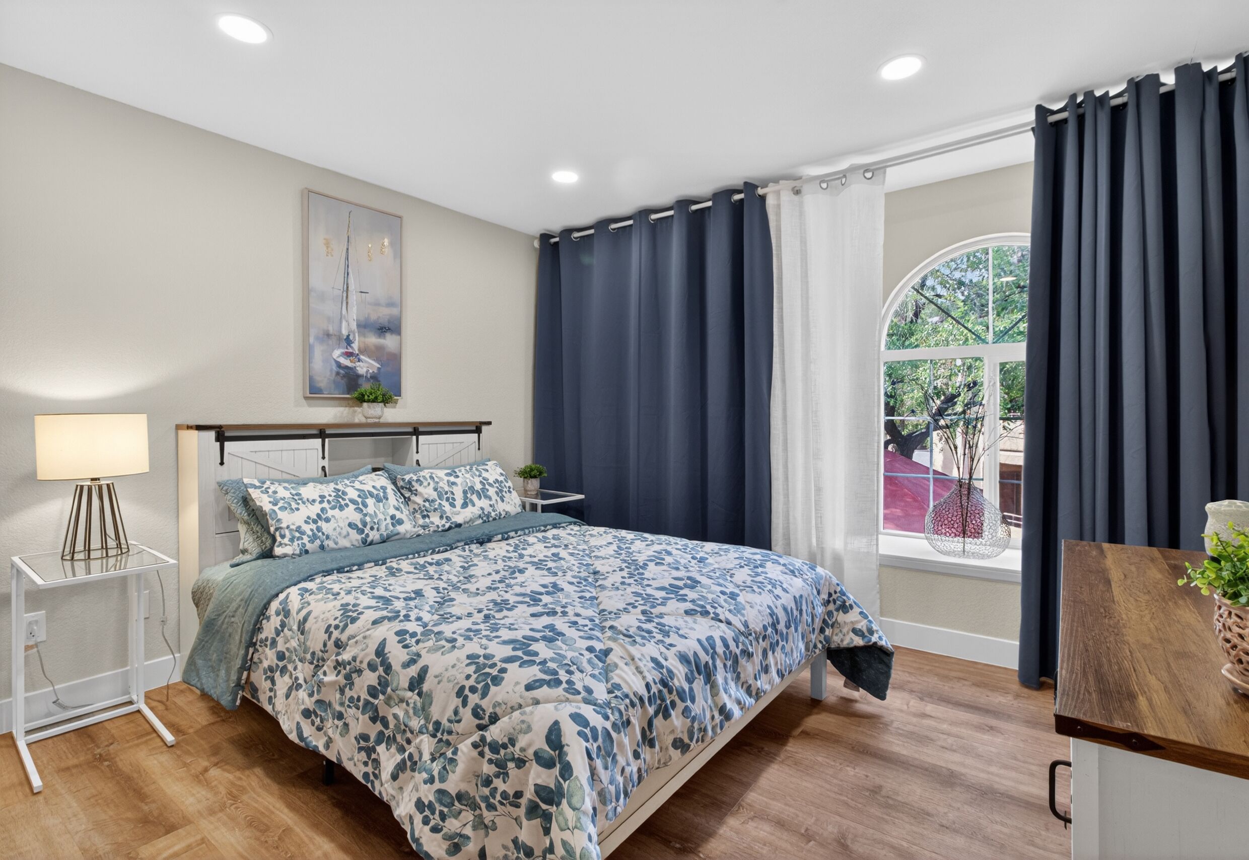 2 habitaciones, tabla de planchar con plancha y wifi gratis 
