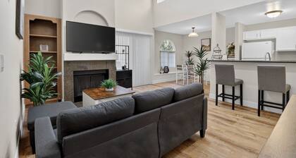 Beautiful 2 Bedroom Condo 10 min from the Strip