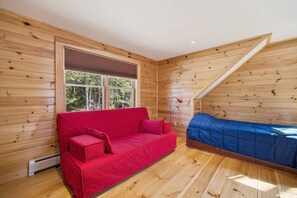 3 chambres, bureau, fer et planche Ă repasser, lit parapluie