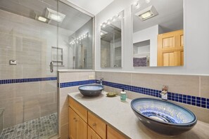 Hair dryer, towels - Water’s Edge | Private Dock, Hot Tub & Kayaks (Sunapee)