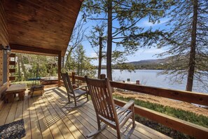 Terrace/patio - Water’s Edge | Private Dock, Hot Tub & Kayaks (Sunapee)