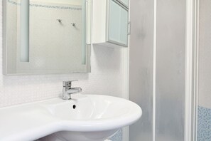Dusche, Bidet, Handtücher