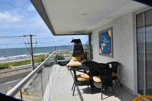 Outdoor dining - CRESPO OCEAN VIEW APT (Cartagena de Indias)