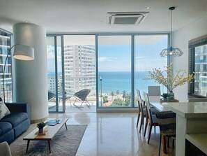 TV - 2BR: Modern Ocean View Apartment | Grand Marina (Santa Marta)