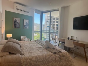 Desk, travel cot, WiFi - Modern Suite with Ocean View at Gran Marina (Santa Marta)