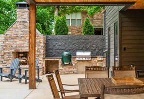 Outdoor dining - Private Dock | Game Room | Heated Pool | Green Egg (Hot Springs)