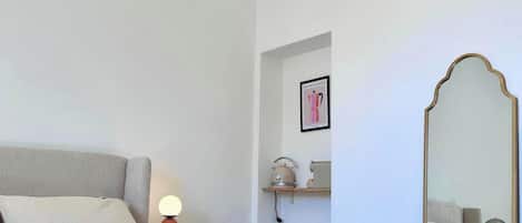 1 habitación, escritorio, internet y ropa de cama
