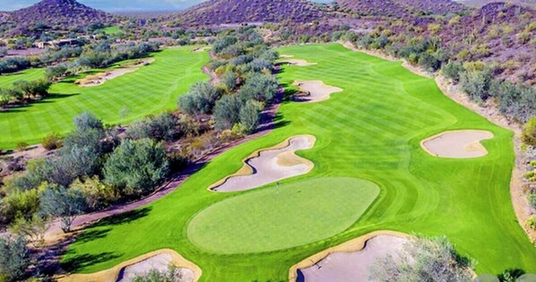 Golf - Winter Getaway • 2BR Condo • Sleeps 6 • Jan 1–8 • On Golf Course (Scottsdale)