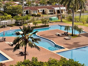 Pool - Beachfront Top Floor + Balcony | Teak Design (Bejuco)
