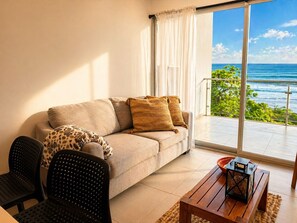 Living area - Beachfront Top Floor + Balcony | Teak Design (Bejuco)
