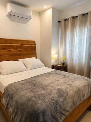 WiFi, bed sheets - Beachfront Top Floor + Balcony | Teak Design (Bejuco)