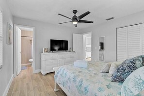 3 bedrooms, iron/ironing board, WiFi, bed sheets - Family Getaway Near IMG & Beaches. 3BR Home w/ Backyard & GT Bray Park Access (Bradenton)