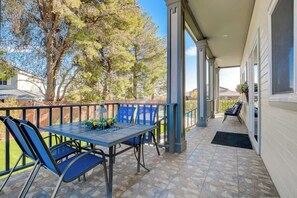 Outdoor dining - Upscale Luxury Estate (Las Vegas)