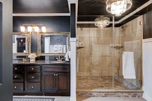 Shower, hair dryer, shampoo - Upscale Luxury Estate (Las Vegas)