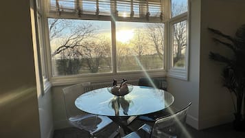 Apartment, 2 Bedrooms, Smoking | Dining