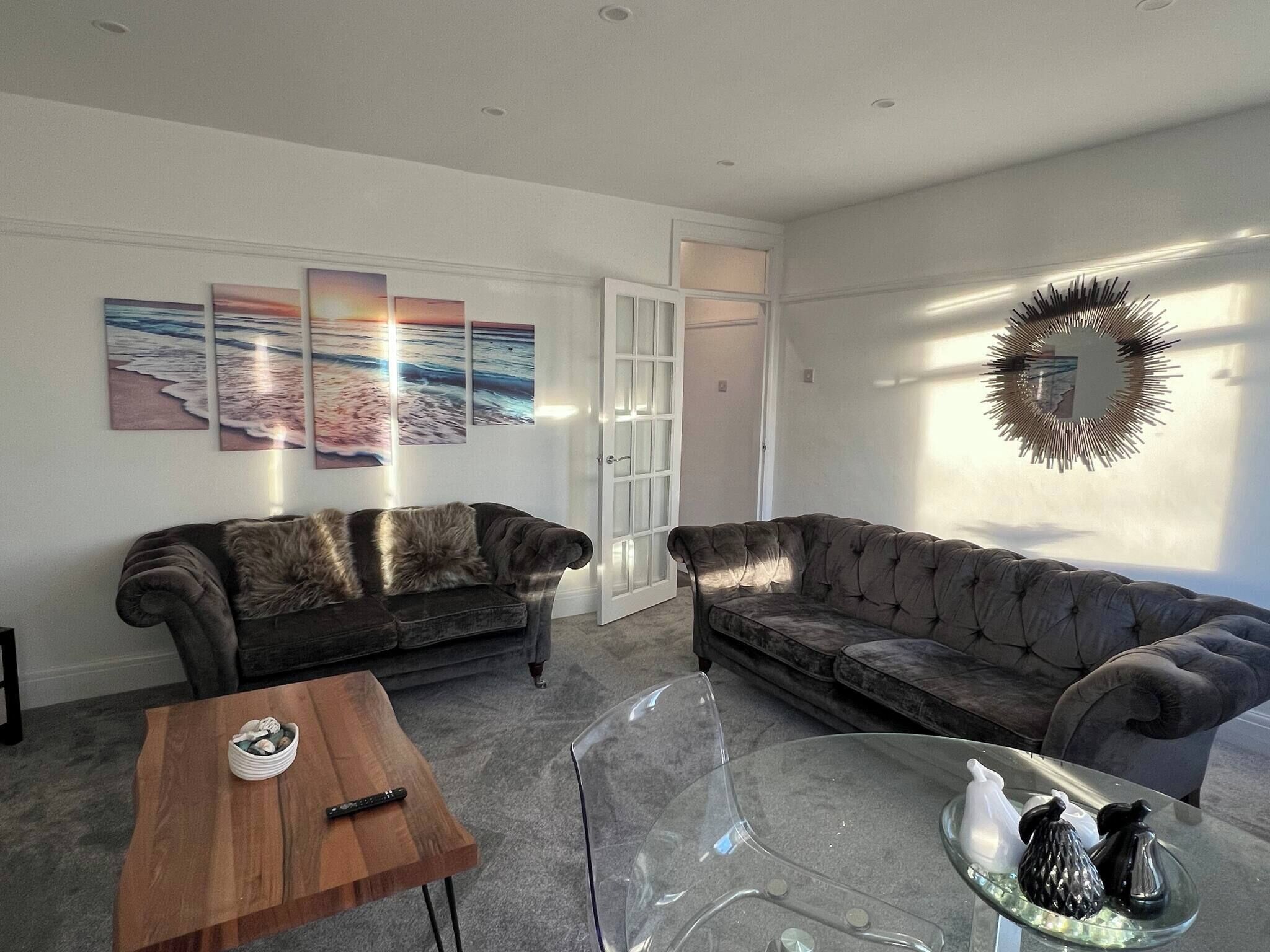 Apartment, 2 Bedrooms, Smoking | Living room