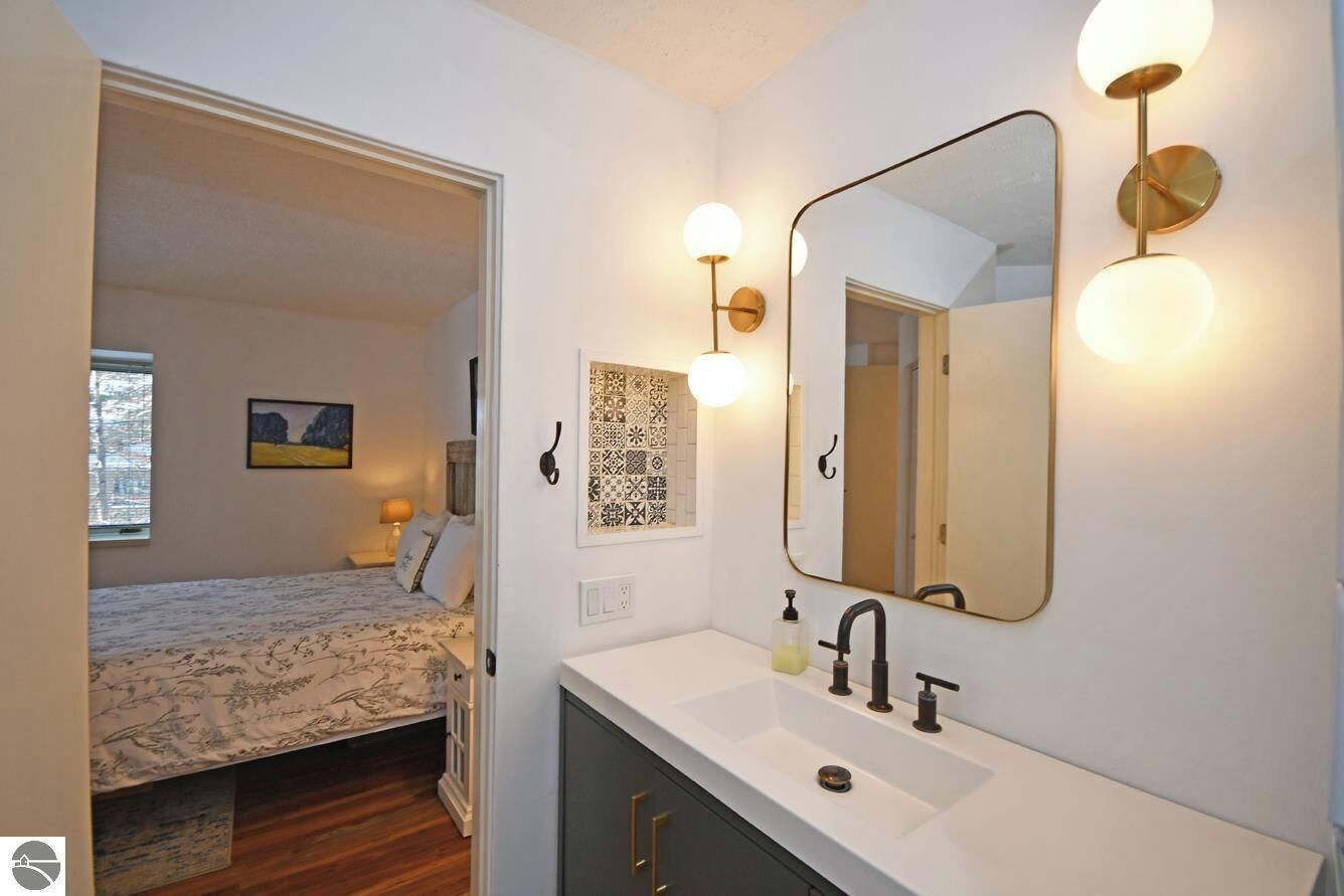Iron/ironing board, travel crib, WiFi, bed sheets