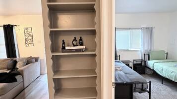 3 slaapkamers, een strijkplank/strijkijzer, gratis wifi, beddengoed