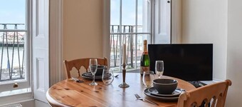 Beautiful Seafacing Apartment with Stunning Sunset Views