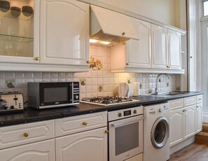 Private kitchen - Beautiful Seafacing Apartment with Stunning Sunset Views (Herne Bay)