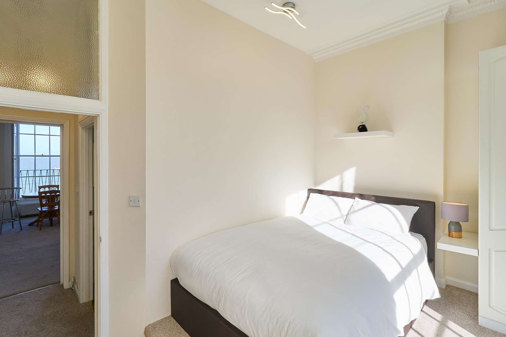 1 chambre, bureau, fer et planche à repasser, Wi-Fi