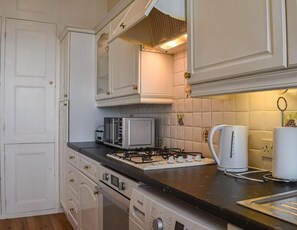 Private kitchen - Beautiful Seafacing Apartment with Stunning Sunset Views (Herne Bay)