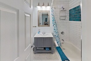 Hair dryer - Diamond Lakehouse | SUP, Canoe, BBQ, Aurora Magic (Highland Grove)