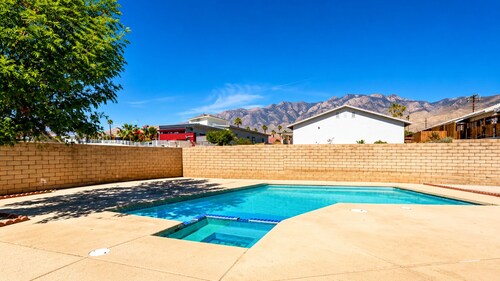 Classy 70-ies style home with Mineralized Spa