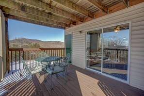 Outdoor dining - Steps to Table Rock Lake/Min to Silver Dollar City (Branson)
