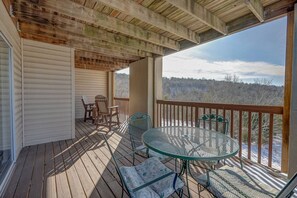 Outdoor dining - Steps to Table Rock Lake/Min to Silver Dollar City (Branson)