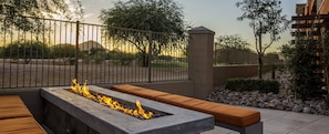 A fire pit with seating, surrounded by a fence and trees. - Winter Getaway Resort • 2BR Condo • Sleeps 6 • Jan 1–8 • On Golf Course (Scottsdale)