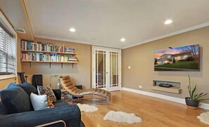 Smart TV - Spacious Chicagoland Retreat w/ Hot Tub + Fireplace Sleeps 6+ (Carol Stream)