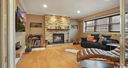 Spacious Chicagoland Retreat w/ Hot Tub + Fireplace Sleeps 6+