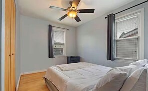 3 habitaciones, tabla de planchar con plancha, wifi y ropa de cama 