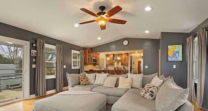 Spacious Chicagoland Retreat with Hot Tub + Fireplace Sleeps 8+