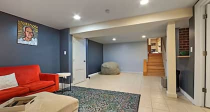 Spacious Chicagoland Retreat w/ Hot Tub + Fireplace Sleeps 6+