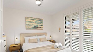 Iron/ironing board, travel cot, WiFi, bed sheets - Oceanview Apartment in Heart of Cowes (Cowes)
